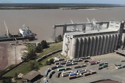 La zona de puertos de Rosario es la segunda en materia de exportación de productos agroindustriales a granel del mundo