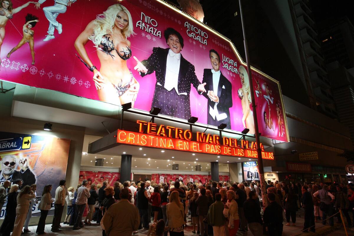 Gran concurrencia de publico. Teatro Mar del Plata.
