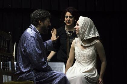 Gran elenco dirigido por Daniel Teveles