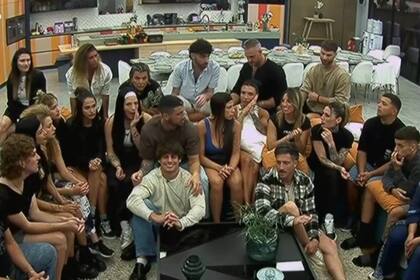 Gran Hermano se comunicó con la casa y dejó en claro el nuevo protocolo sobre el contacto con el exterior (Captura: Telefe)