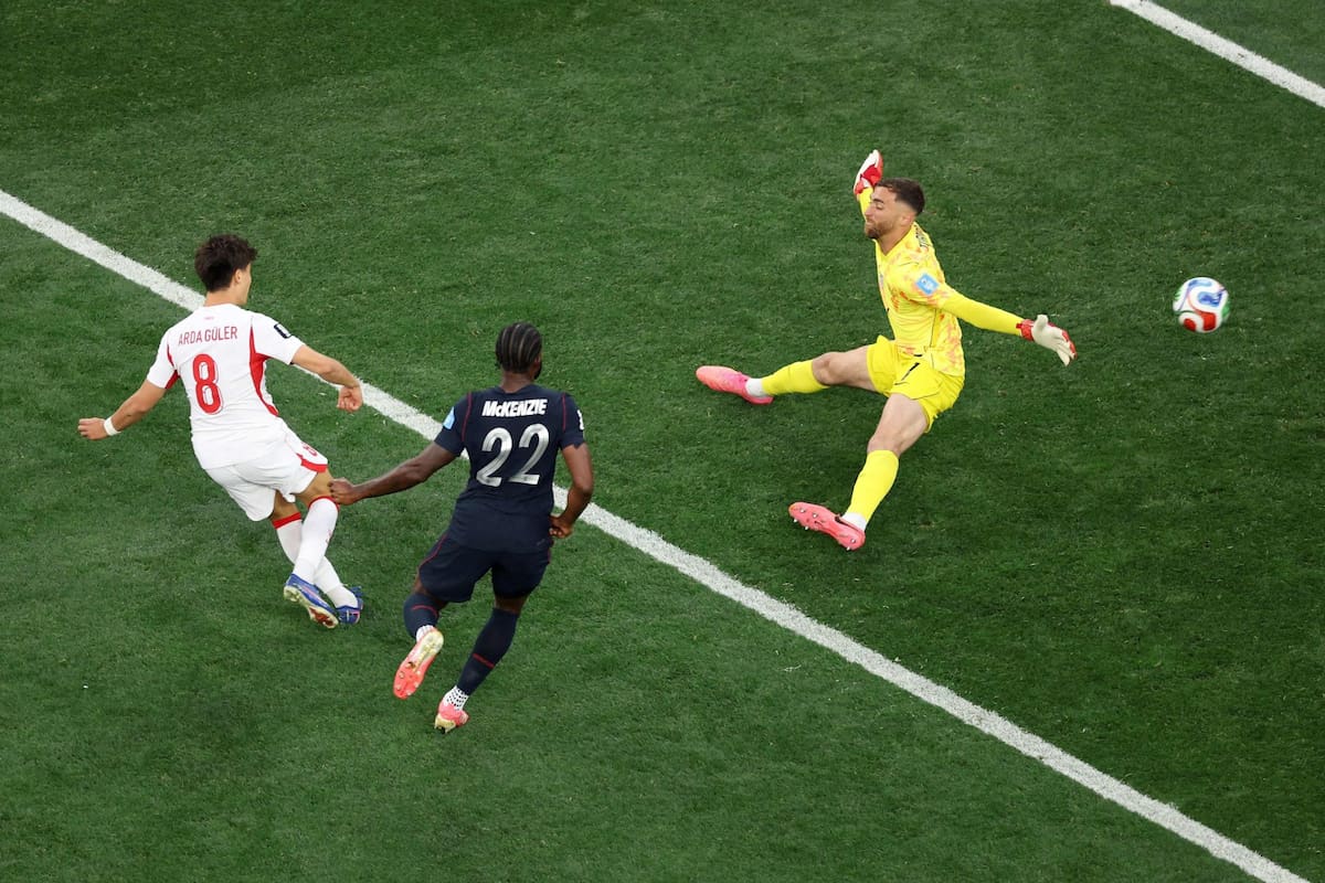 Gran jugada y mejor definición de Arda Güler para el 1-1 parcial de Turquía (Photo by Harry How / GETTY IMAGES NORTH AMERICA / Getty Images via AFP)