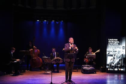 Gran momento de la noche: el cantante Alfredo Pittis interpretó tres tangos del dúo Borges-Piazzolla con el Federico Quinero Quinteto