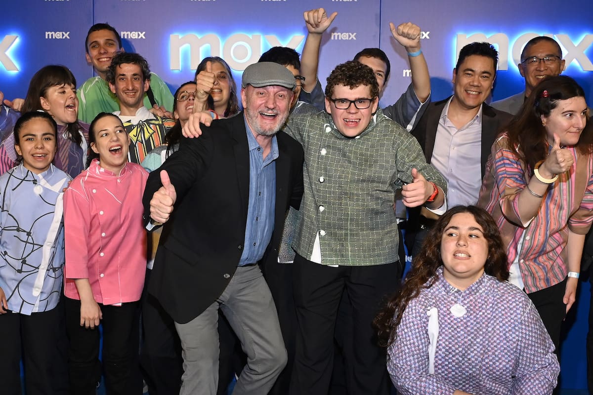 Gran parte del equipo de trabajo del restaurante durante la presentación del documental junto con su productor, Juan José Campanella