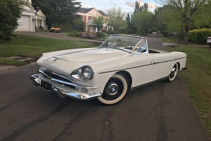Gran Sport Cabriolet 1954, con motor Porsche 4 cilindros bóxer de 1488 cc y 55 HP de potencia máxima