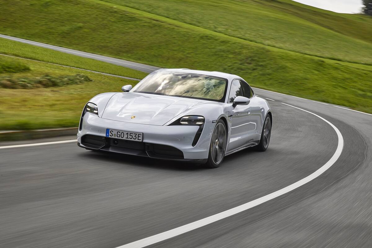 Gran Turismo. Una gran berlina deportiva de alta performance, el estilo del Porsche Taycan