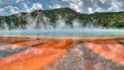 Grand Prismatic Spring, conocida por ser la fuente termal más grande de Yellowstone. Foto: Web / NPS / Curtis Akin