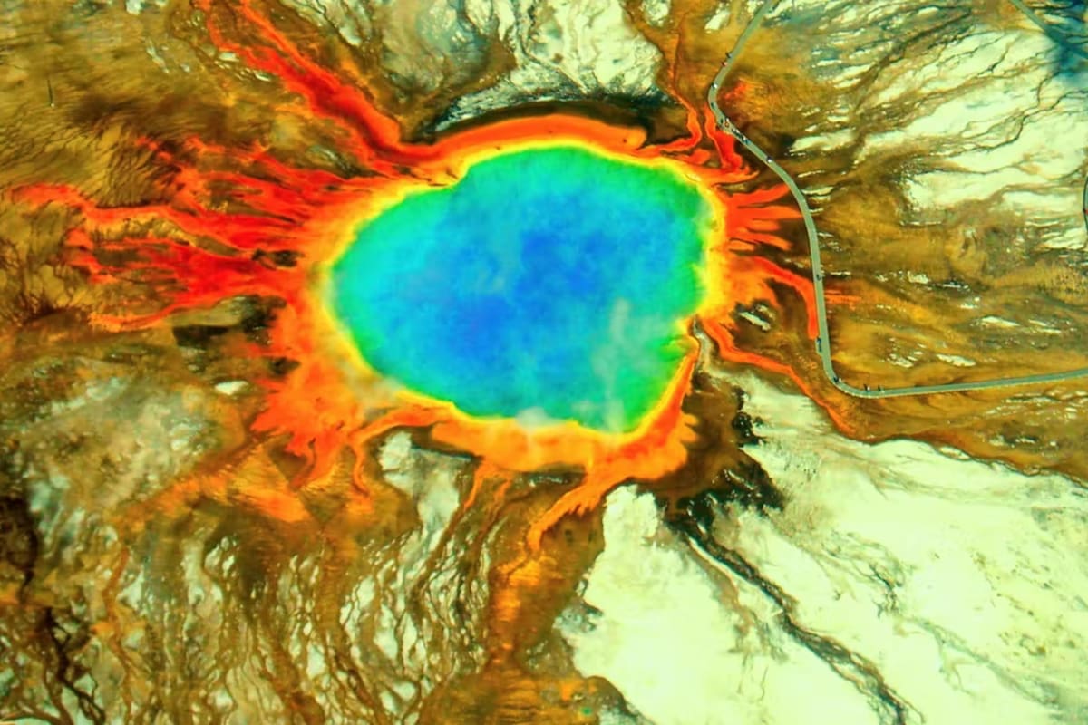 Grand Prismatic Spring en el parque nacional Yellowstone, la mayor fuente de aguas termales de los Estados Unidos