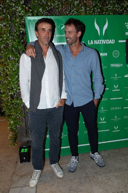 Grandes amigos, Pablo Mac Donough y Facundo Pieres se abrazan para los flashes. "Me siento muy contento de que después de tantos años estemos jugando otra vez juntos", dijo Facu.