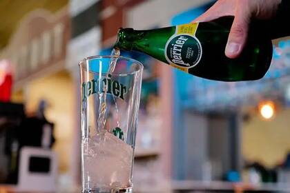 Grandes marcas como Perrier están bajo la mira tras el escándalo que estalló en Francia.