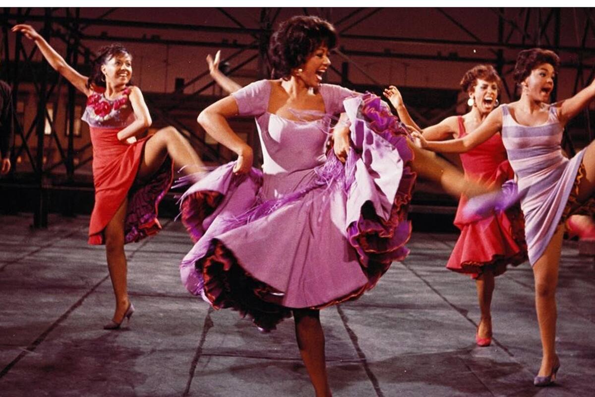 Rita Moreno en Amor sin barreras; seis décadas después, la actriz formará parte de la nueva versión que se estrenará este año