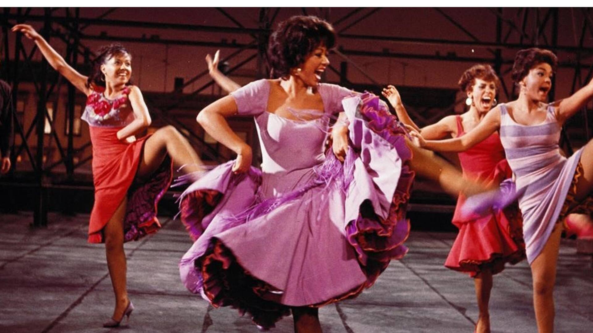 Rita Moreno en Amor sin barreras; seis décadas después, la actriz formará parte de la nueva versión que se estrenará este año