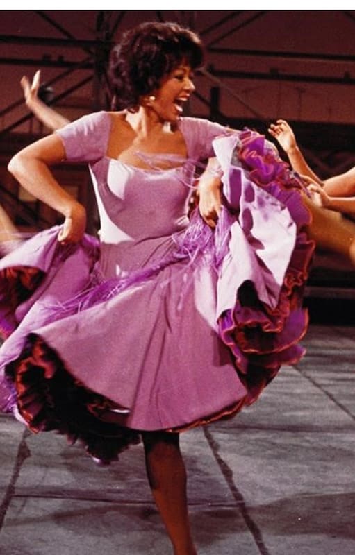 Rita Moreno en Amor sin barreras; seis décadas después, la actriz formará parte de la nueva versión que se estrenará este año