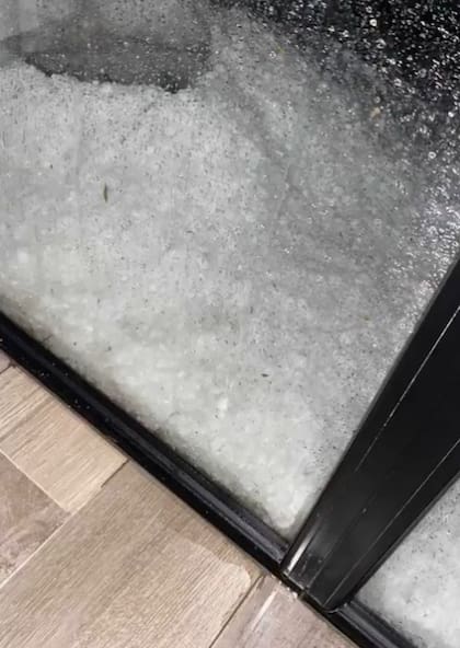 Granizo acumulado por la tormenta