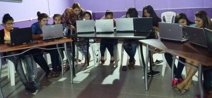 Grano de Mostaza ya becó a 3.352 para que pudieran terminar el secundario y/o la universidad