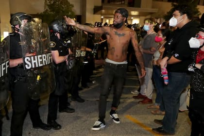 Choques entre manifestantes y la policía, anoche en Wisconsin