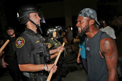 El domingo pasado hubo graves incidentes en Wisconsin después de que la policía le pegara siete tiros por la espalda a un negro