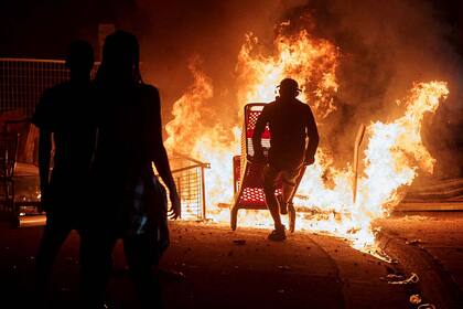 Graves protestas en EE.UU. por la muerte de un afroamericano detenido por la policía