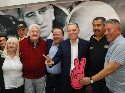 Gray, en campaña, con dirigentes sindicales de las 62 Organizaciones Peronistas