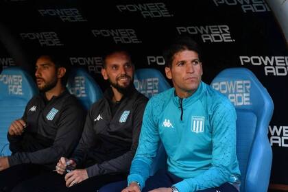 Grazzini, de buzo celeste, y Ezequiel Videla fueron los entrenadores interinos de Racing durante ocho partidos