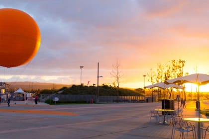 Great Park de Irvine, con más de cinco kilómetros cuadrados de áreas verdes, se convertirá en un destacado espacio recreativo
