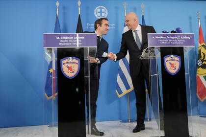 Grecia firma acuerdo para comprar 16 misiles antibuque a Francia