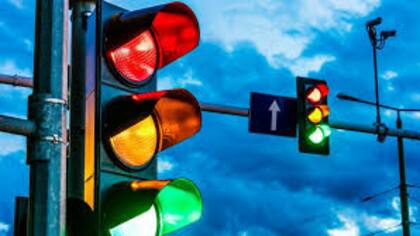 Green Light analizó el tráfico en cientos de intersecciones señalizadas de Boston usando inteligencia artificial y tendencias de conducción de Google Maps para mejorar las señales y los patrones de tráfico