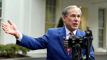 Greg Abbott afirmó que las autoridades federales comenzaron a actuar contra un presunto fraude relacionado con visas H-1B en Dallas
