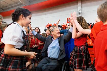 Greg Abbott anunció que llevará a la próxima sección legislativa el proyecto de ley sobre la "elección de escuela"
