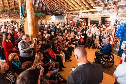 Greg Abbott durante un mitin político en Lumberton, en apoyo a Janis Holt