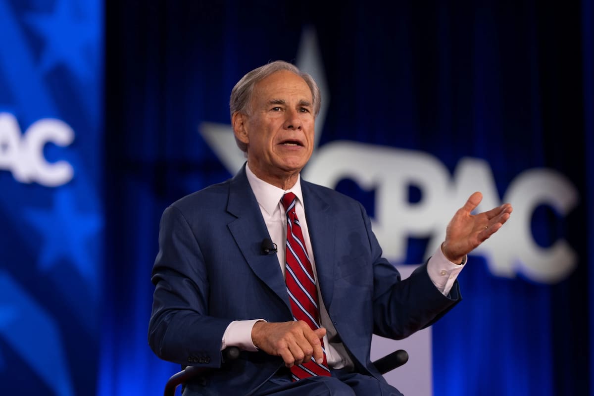 Greg Abbott presentó un plan que promete reducir el costo del seguro médico para familias y pequeñas empresas en Texas