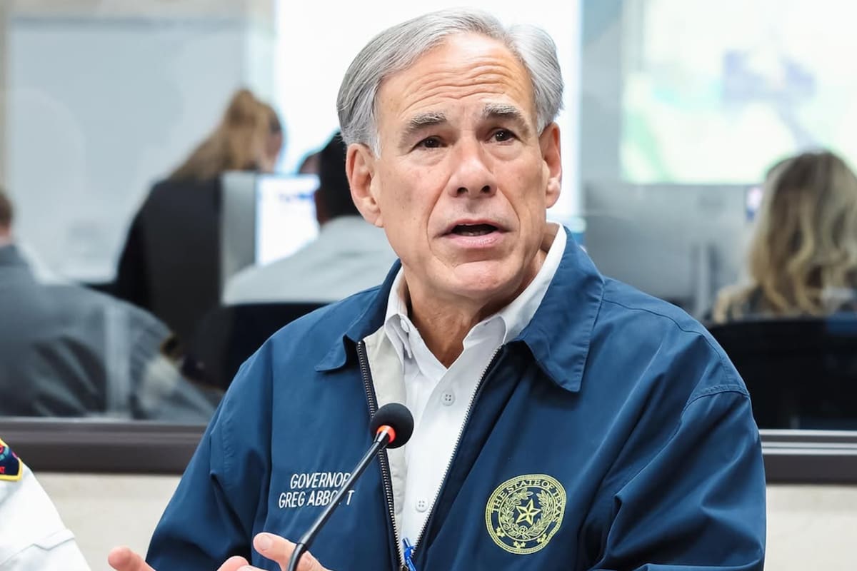 Greg Abbott respaldó una ley que prohíbe la compra de bienes raíces en Texas a extranjeros provenientes de países considerados hostiles para Estados Unidos
