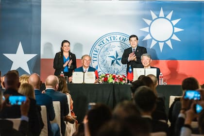 Greg Abbott se encuentra de viaje por Asia