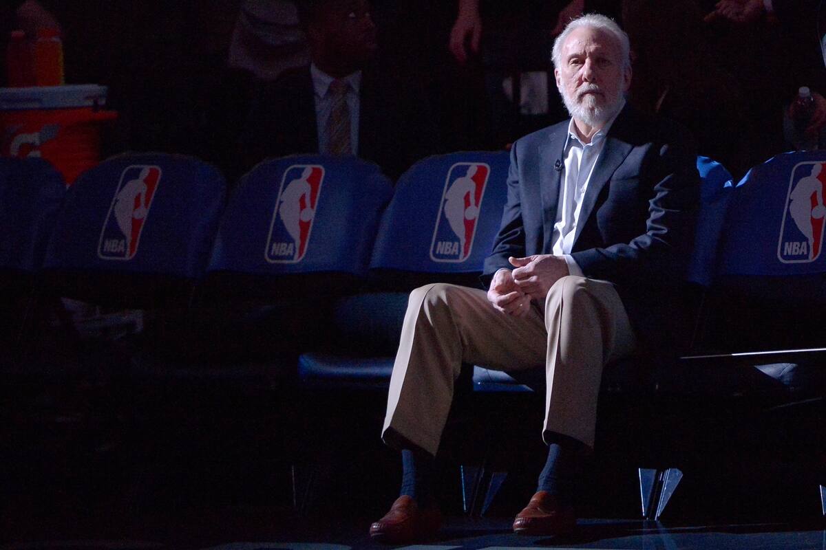 Gregg Popovich es el tercer entrenador con más victorias (1221) en la historia de la NBA