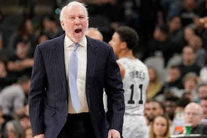 Gregg Popovich es el tercer entrenador con más victorias (1221) en la historia de la NBA