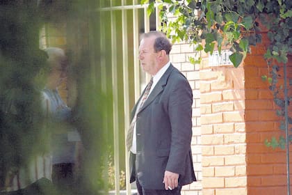 Gregorcic en 2007, en la puerta de su casa en la zona residencial de Santiago