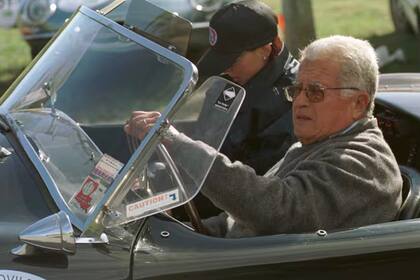 Gregorio Perez Companc en su Ford Cobra modelo 1966. El empresario era fanático de los autos. Foto de archivo del 5/11/98