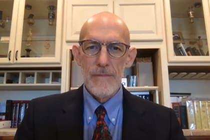 Gregory Poland es un prestigioso virólogo estadounidense, quien brindó un Webinar con otros expertos de la medicina de ese país
