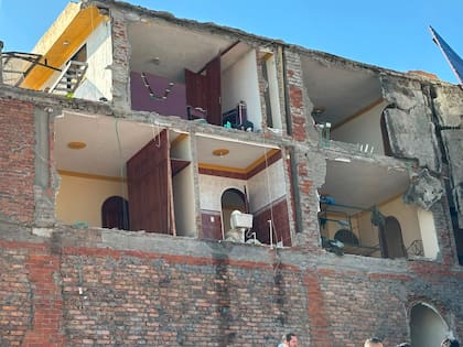 Grietas, desprendimientos de paredes y vidrios rotos fueron algunos de los daños que describieron los argentinos que hablaron con LA NACION desde distintas ciudades colombianas