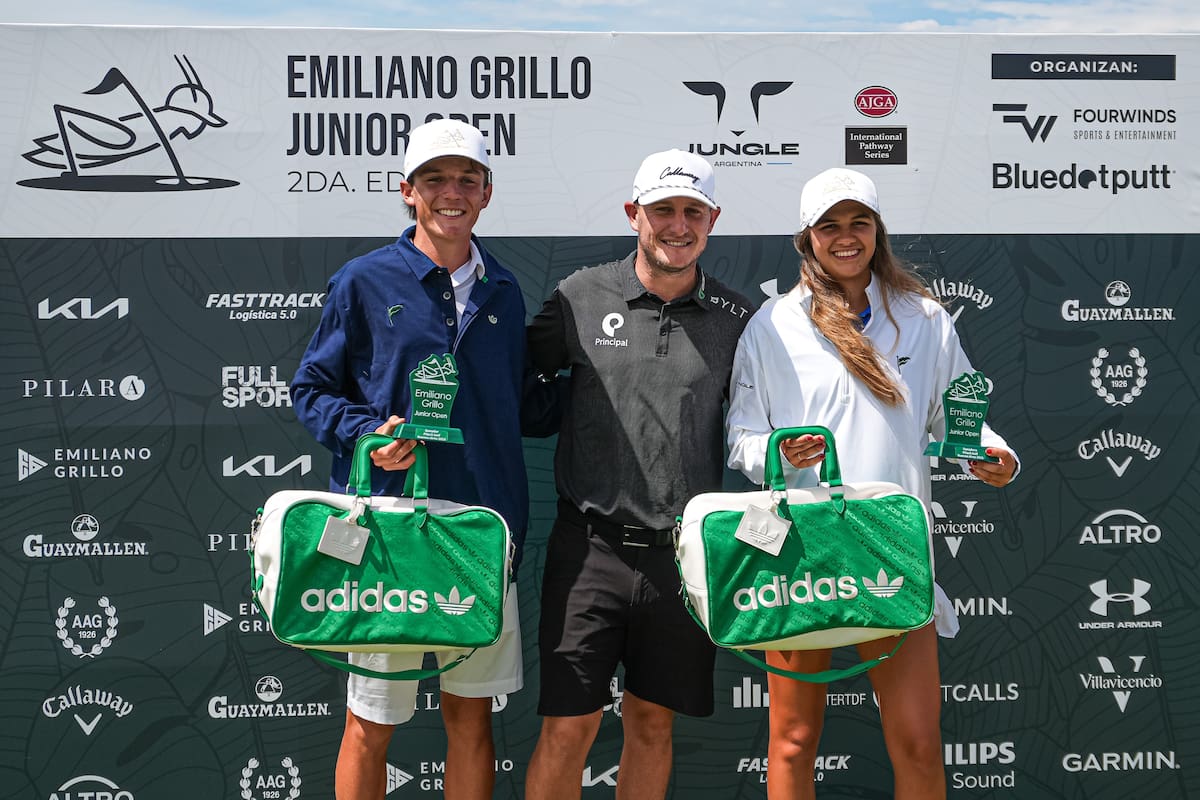 Grillo con los ganadores de su torneo en Pilará Golf Club