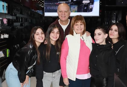 Grindetti y Bullrich desembarcaron en Merlo
