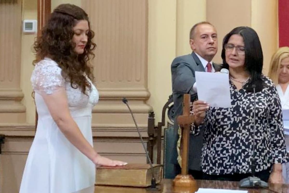 Griselda Galleguillos, la diputada por la provincia de Salta que usó un vestido de novia al momento de asumir a su banca