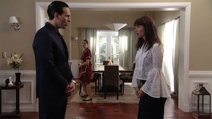 Griselda Siciliani, como Mara, pide que la ayuden a evitar que Nina revele que son hermanas