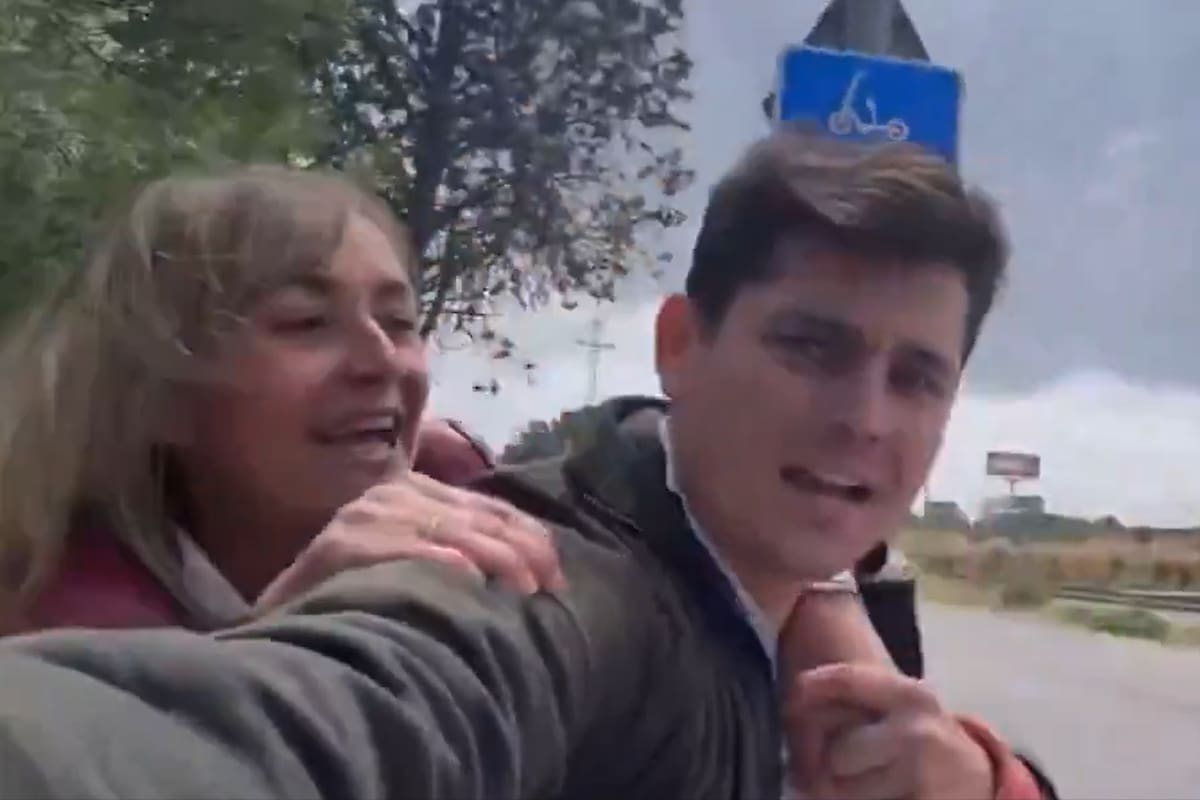 Gritos y forcejeos entre los acompañantes de la primera dama y activista