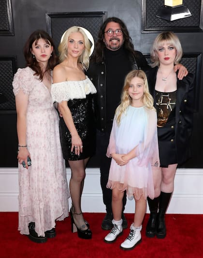 Grohl con su esposa y sus hijas, una familia "tradicional"