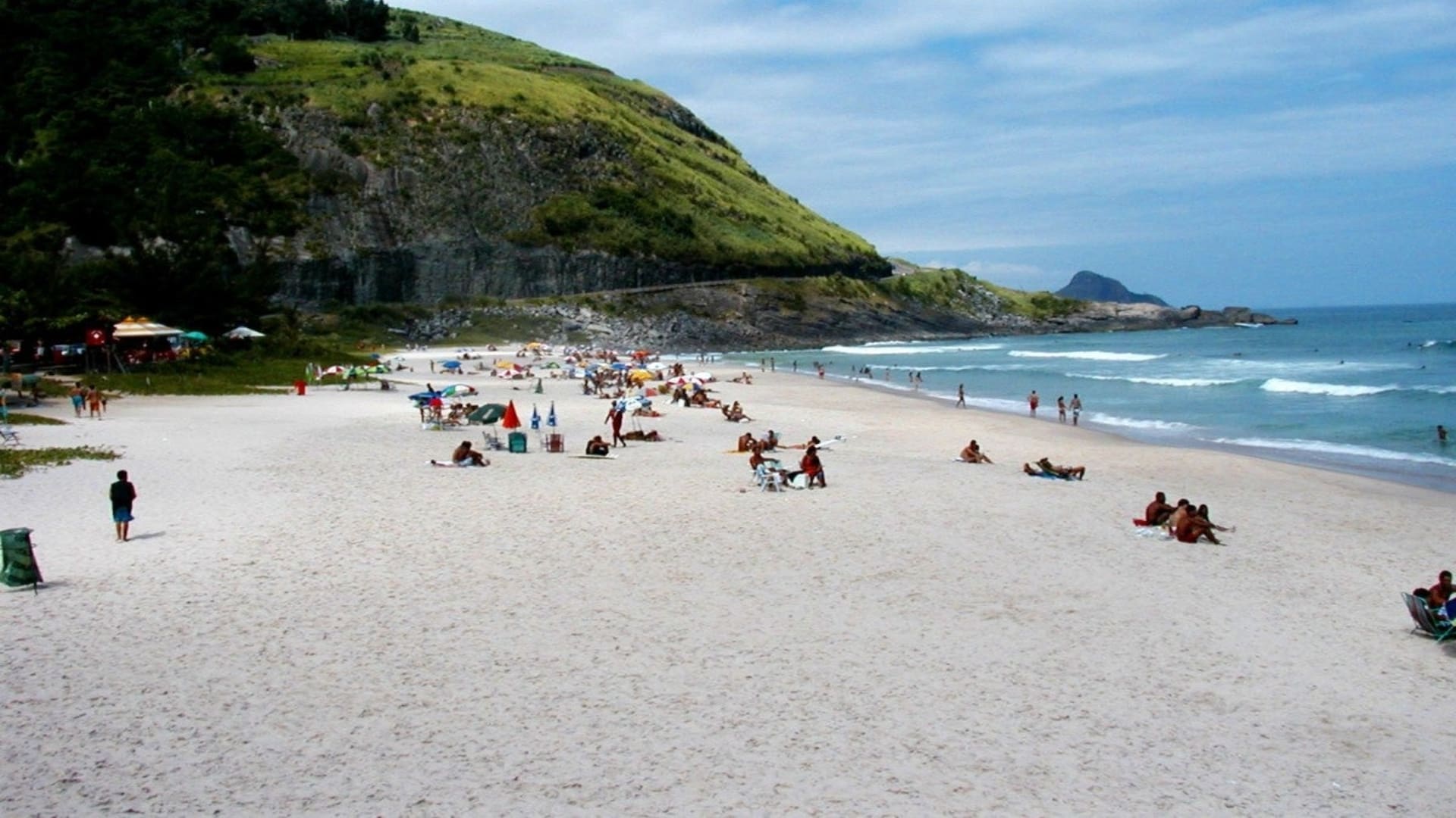 Grumari es ideal para hacer surf y disfrutar de las reservas naturales.