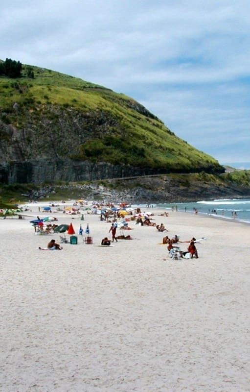 Grumari es ideal para hacer surf y disfrutar de las reservas naturales.