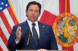 Grupo de derechos musulmanes demanda al gobernador de Florida por llamarlo terroristas extranjeros