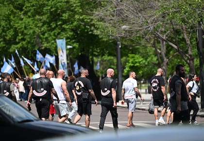 Grupo de motoqueros denominados
Hell´s Angels caminan la calles de La Plata para celebrar un encuentro mundial con miembros de la agrupación