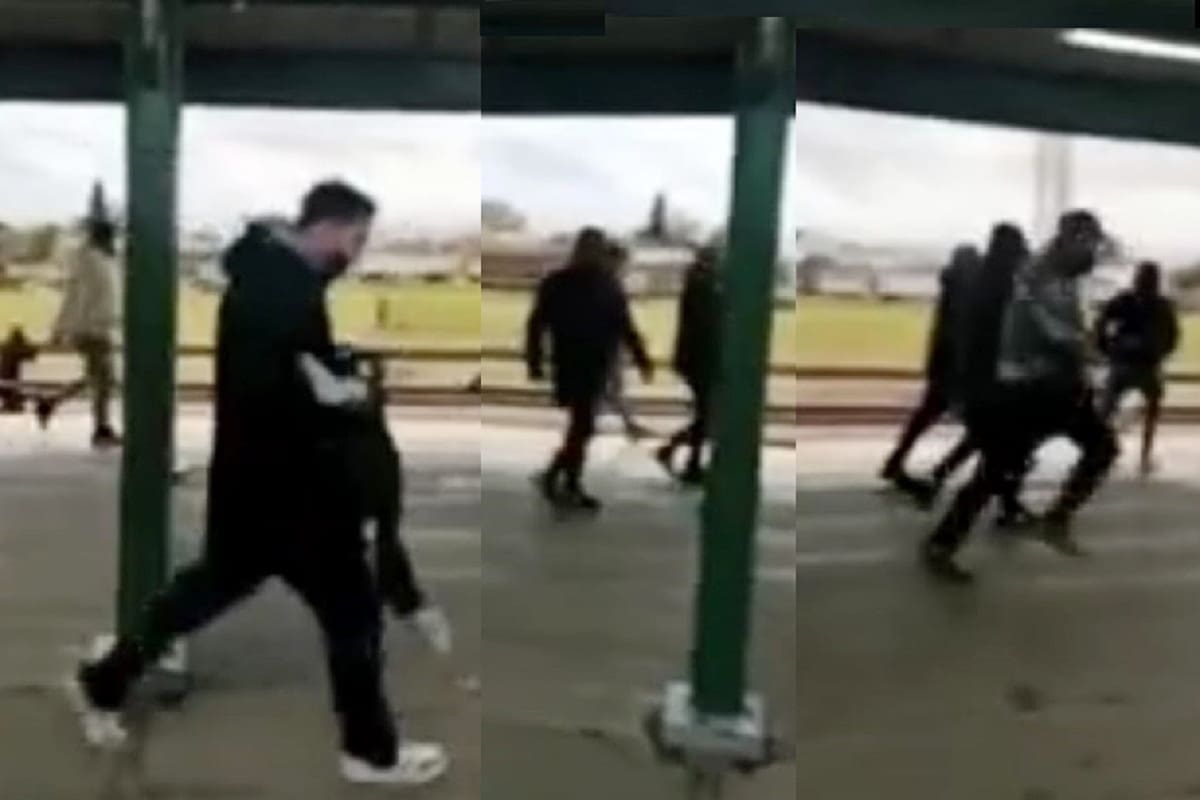Grupo encabezado por Leandro Emanuel Paredes, líder de la barra brava Los Pibes de Racing, en la estación Gerli, del tren Roca, para emboscar a hinchas colombianos