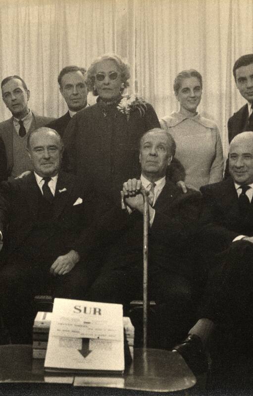 Grupo Sur en los años 60: Victoria y Silvina Ocampo, Borges, Bioy Casares, Eduardo Mallea, Alicia Jurado, Frida Shultz de Mantovani, entre otros
